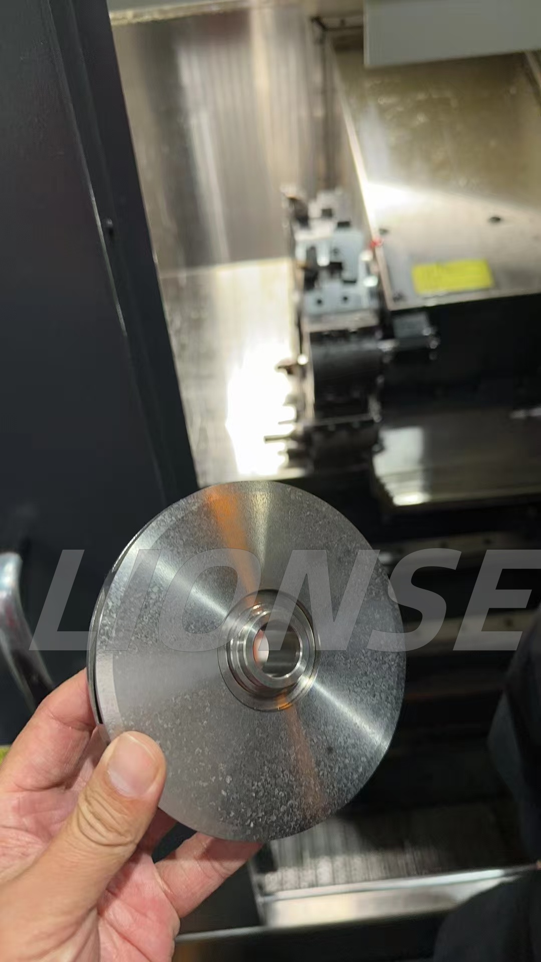 Apakah aplikasi aloi titanium dalam industri automotif?
