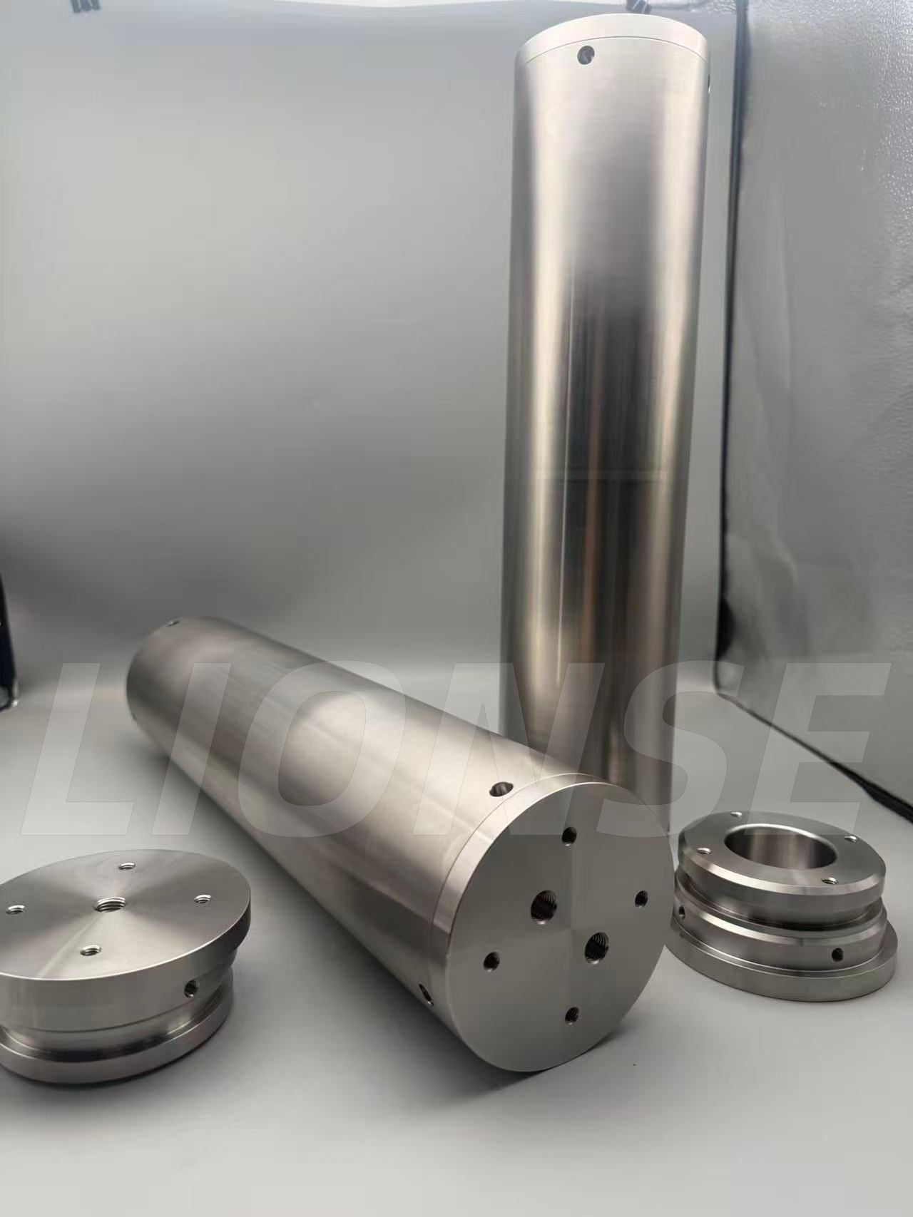 Mengapakah sesetengah orang memilih keluli tahan karat daripada aloi titanium untuk kulit luar kabin tertutup yang digunakan dalam penerokaan laut dalam?