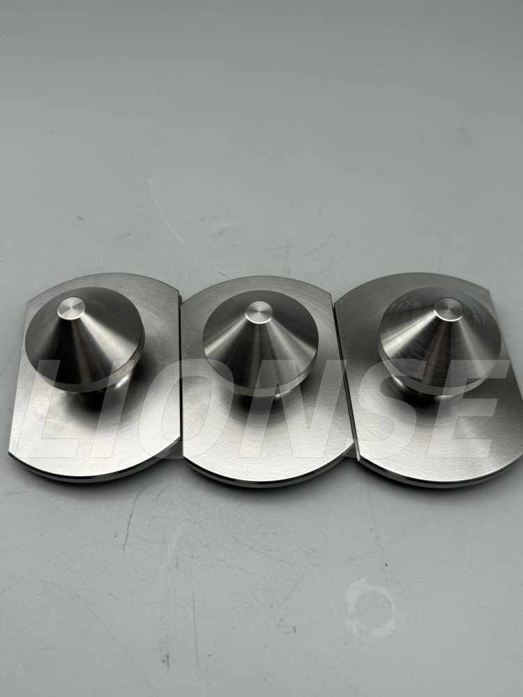 Stud Tarik Mencari Permukaan Kon