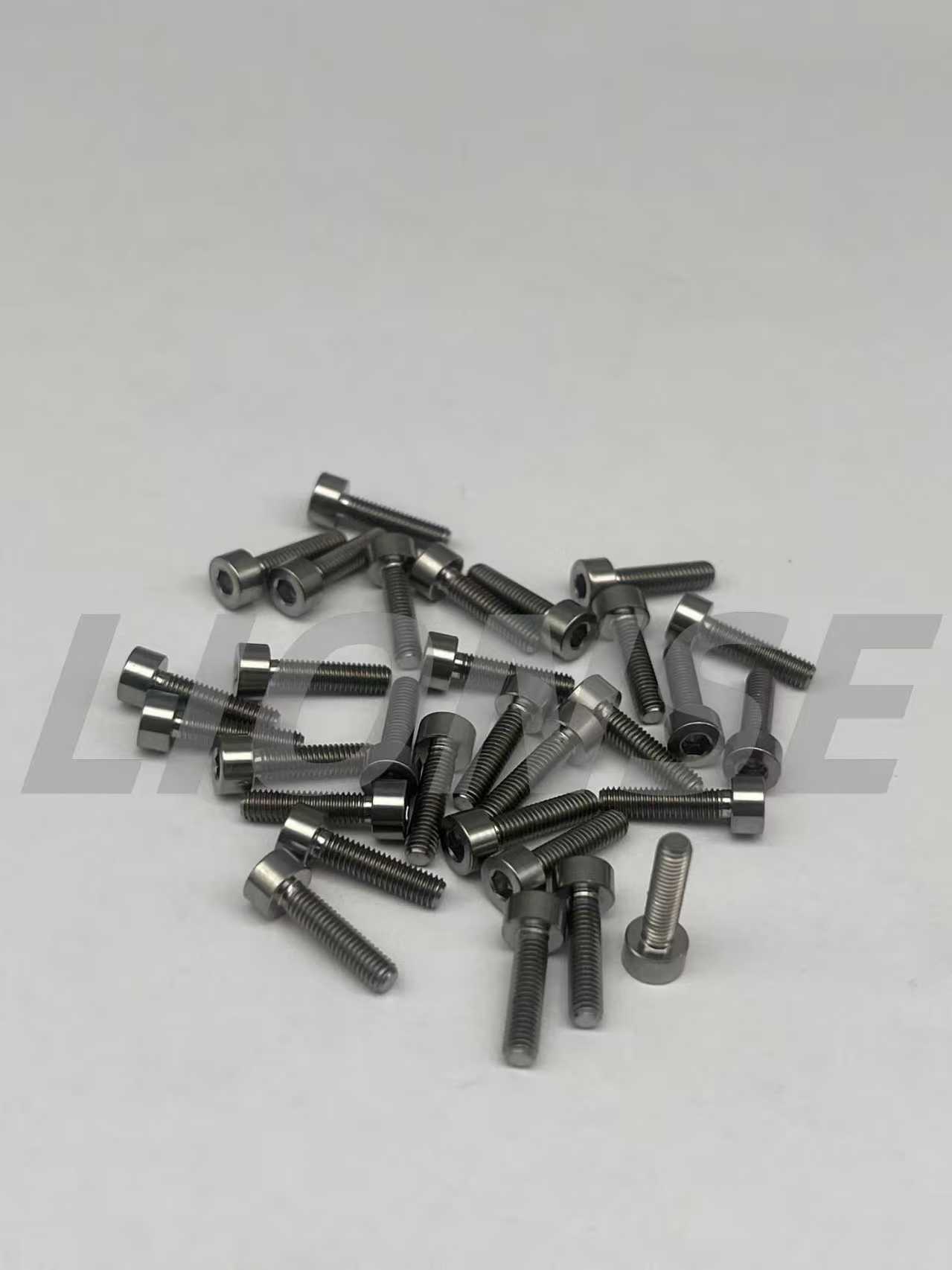 Titanium Bolt untuk casis automotif dan mesin enjin